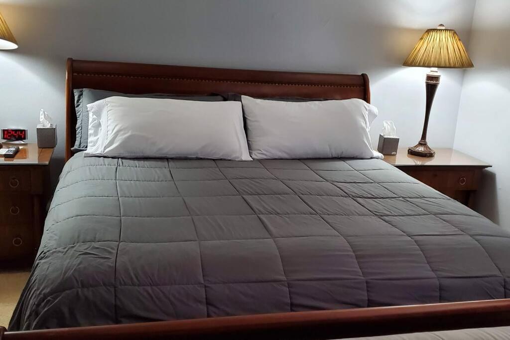 Fully Furnished, Beautiful, Spacious Two Bedroom Condo Лодерхилл Экстерьер фото